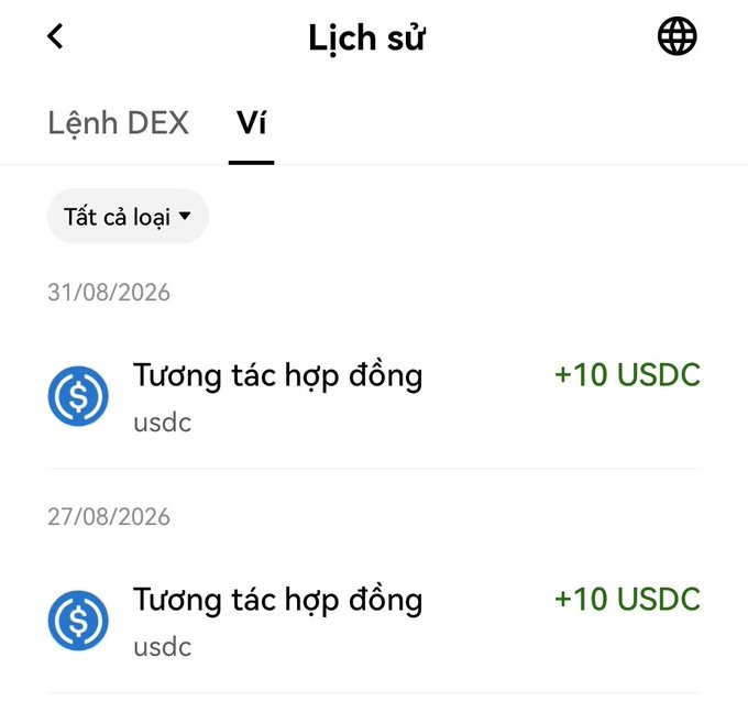 A Vietnamese language wallet transaction history ('Lịch sử') screen showing two 'Tương tác hợp đồng' (contract interaction) entries on 31/08/2026 and 27/08/2026, each crediting +10 USDC.