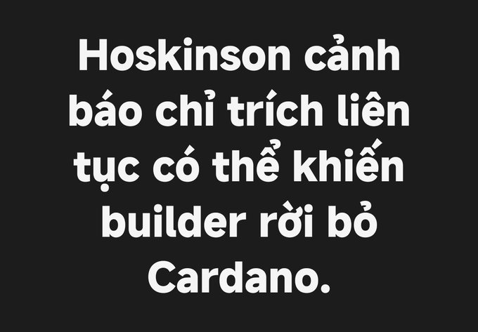 A black image with white Vietnamese text stating 'Hoskinson cảnh báo chỉ trích liên tục có thể khiến builder rời bỏ Cardano' (Hoskinson warns continuous criticism could cause builders to leave Cardano).