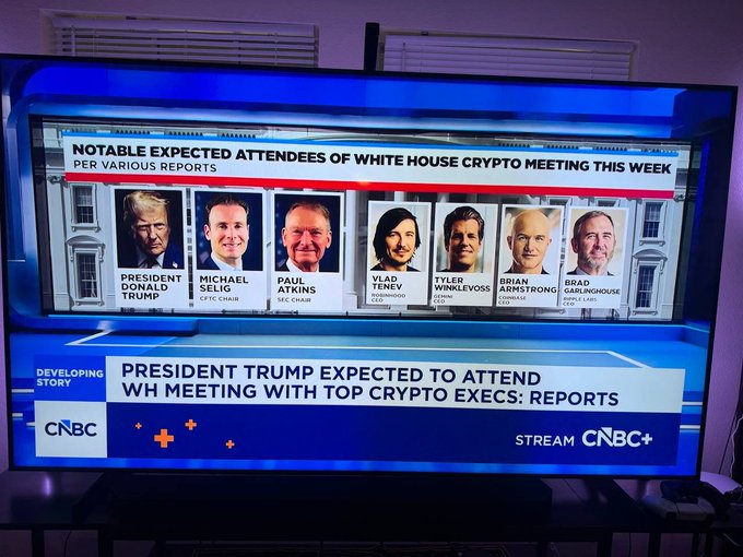 A CNBC news broadcast displays a headline reading "PRESIDENT TRUMP EXPECTED TO ATTEND WH MEETING WITH TOP CRYPTO EXECS" alongside a lineup of notable attendees including President Donald Trump, Michael Saylor (CFTC Chair), Paul Atkins (SEC Chair), Vlad Tenev (Robinhood CEO), Tyler Winklevoss (Gemini), Brian Armstrong (Coinbase CEO), and Brad Garlinghouse (Ripple Labs CEO). The image relates to the accompanying post by visually confirming reports of a high-profile crypto summit at the White House, providing context for the promotion of $XRP and its potential price movement tied to Ripple CEO Brad Garlinghouse's reported attendance.