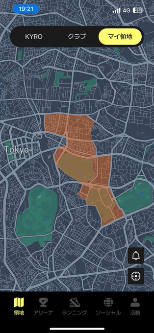 A mobile app map interface showing Tokyo with an orange highlighted territory labeled 'マイ領地' (My Territory), featuring navigation buttons in Japanese at the bottom.