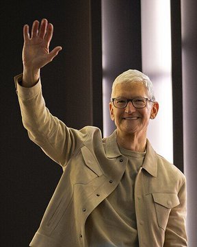 Tim Cook, the chief executive of Apple, waving at an event.