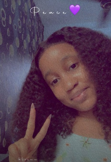 A selfie of a young woman with curly hair making a peace sign, with the text 'Peace 💜' and 'kloww' overlaid on the image.