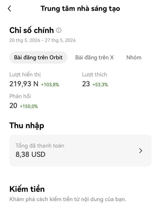 The image shows a cellphone screen displaying information about a foreign exchange transaction in Vietnamese. On the left side of the screen, there are several words written, including "Trýng Nam" and "Nhận $8.38". These translate to "Transaction Name" and "The amount is $8.39", respectively. Additionally, the screen displays a table that provides details about the transaction, such as the currency exchange rates between US dollars (€) and Vietnamese Dong (VND). The overall message of the image suggests an active foreign exchange transaction taking place in Vietnam.