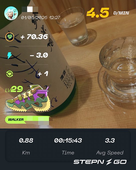 The image shows a fitness app screen with various data about a person's workout, including their walking speed and distance traveled during a run. The app also displays information about the user's progress over time, such as the number of steps taken and calories burned. A glass of water is placed on a table next to the app screen, suggesting that the user has been tracking their activity levels throughout the day.