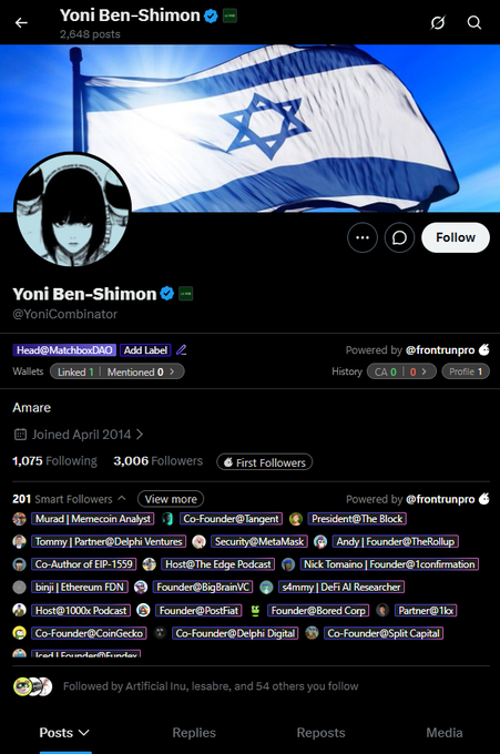 The image shows an X/Twitter profile for "Yoni Ben-Shimon" (@YoniCombinator), a cryptocurrency/DeFi figure with an Israeli flag banner, listing himself as a "Founder" of several projects including Big Brain VC, MetaMask, and TheRollup, along with "Co-Founder@Tangent" and "President@The Block." The post's comment regarding pride in Israeli identity appears to mock the founder by connecting his visible Israeli flag display to a pump-and-dump "longxyz coins" scheme, highlighting what the poster frames as a problematic combination of crypto promotion and nationalist branding.