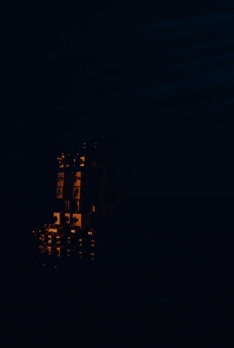 The image features a dark blue background with a bright orange light shining through a window or doorway. The light appears to be coming from behind the window, creating an interesting visual effect as it illuminates the scene. The photo has been captioned "GM CT Hôm nay anh em hóng party cuối tuần... Máy tính lượng tử đang xây dựng lớp bảo vệ hậu lượng tử ngay hôm nay, để". The bright orange light adds a sense of warmth and depth to the image.