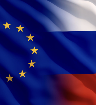 This image shows the flags of the European Union and Russia intertwined, symbolizing the EU's new sanctions against Russian financial institutions and crypto platforms. The EU is expanding transaction bans and freezing assets, as indicated in the accompanying post.
