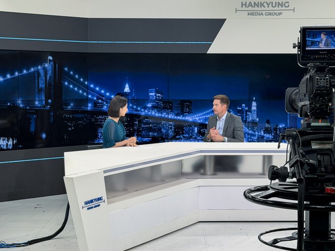 Kyle Jenke of Optimism is interviewed on Hankyung TV (Hankyung Media Group) in Korea to discuss onchain finance and their work with Toss on a Korean won stablecoin PoC.