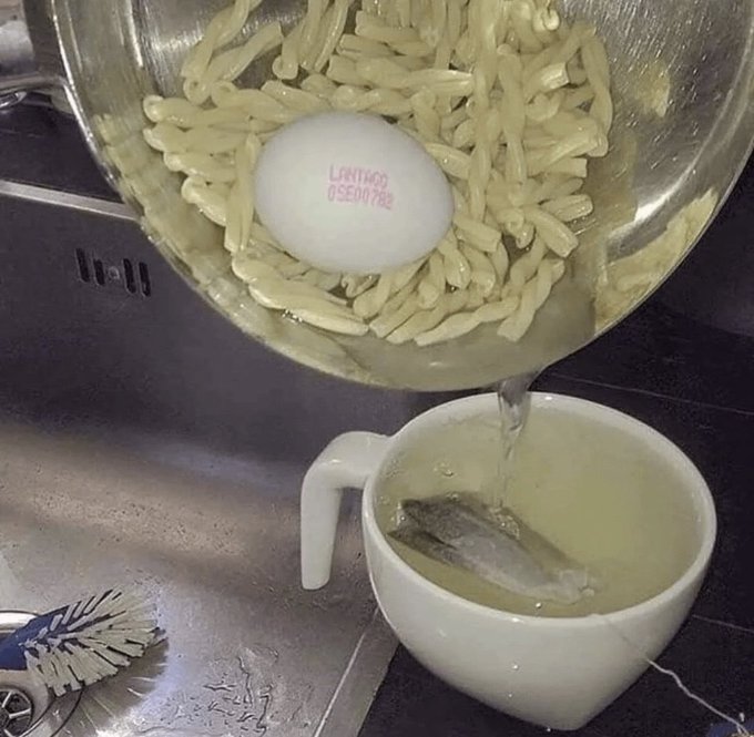 A kitchen scene shows water being poured from a metal pot containing rice-shaped pasta and a white egg with printed text 'LAITYMOO 09ED0782' into a white mug containing a tea bag.