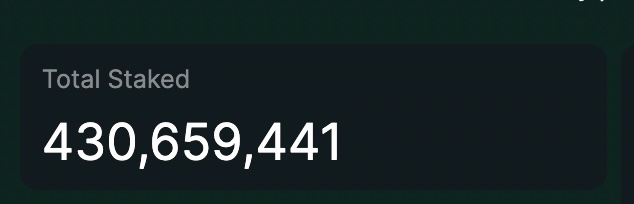 The image shows an infographic displaying the total amount of money that has been staked onto the Bitcoin blockchain, which stands at 438,639,141 Bitcoins (or $4.86 Billion US dollars). The infographic also provides a breakdown into the amount of Bitcoin held by individuals and the average stake size.