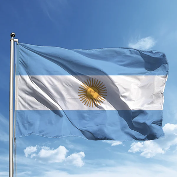 The Argentine flag waves against a blue sky, symbolizing the country's connection to the partnership between Grupo BIND and Circle to expand USDC stablecoin access and USDC/ARS liquidity in Argentina's institutional finance sector.