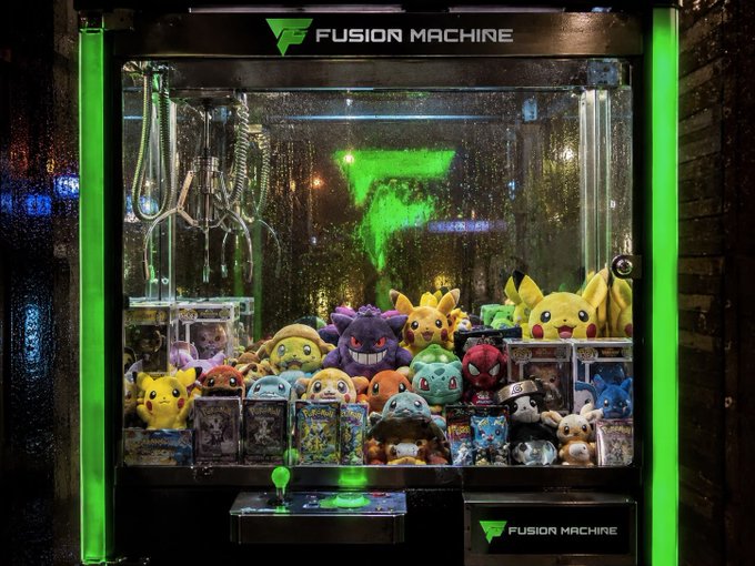 A 'FUSION MACHINE' claw machine glows green, filled with Pokémon plushies including Pikachu, Gengar, and Bulbasaur.