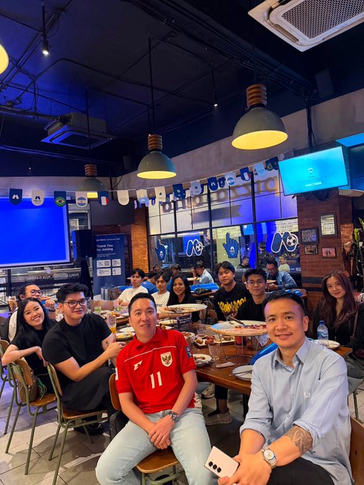 A group of people gather around a table at a restaurant, enjoying a meal together in what appears to be a MEXC-sponsored networking or community event. The casual, festive atmosphere with diners smiling for the camera captures the social spirit mentioned in the post, highlighting a successful gathering of MEXC community members.