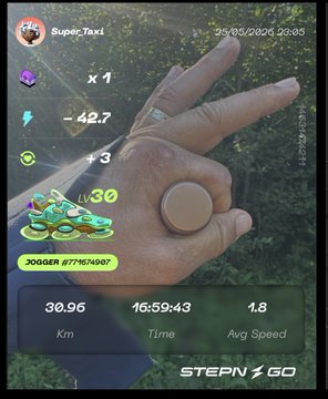The image shows a person's hand holding up their finger, with a small device attached to their wrist that displays information about their activity level during a walk or run. The device has a screen showing the time spent walking at a speed of 1 km/h, and the distance covered in meters. The post also mentions a "super taxi" and a "jump rope", suggesting that the person is engaging in outdoor activities while using technology to track their progress.