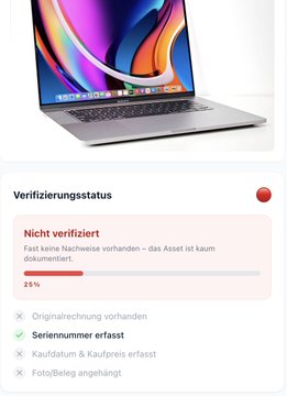 A MacBook Pro laptop displayed above a German verification status panel showing 'Nicht verifiziert' (Not verified) at 25%, with items checked including 'Seriennummer erfasst' (Serial number recorded) and unchecked items like 'Originalrechnung vorhanden'.