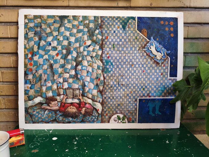 𝐴𝑡𝐶𝑘𝑚𝐢𝐯𝐞 𝟮-𝣖, 𝒨𝒔𝒊, 𝓁𝗵𝗲𝒍𝗿𝗺, and the artist have been captured in this image. The painting is being displayed on a green table or desk, with other artwork visible behind it. The content of the image seems to be related to an art-related discussion, possibly about the price or artists involved in this piece.