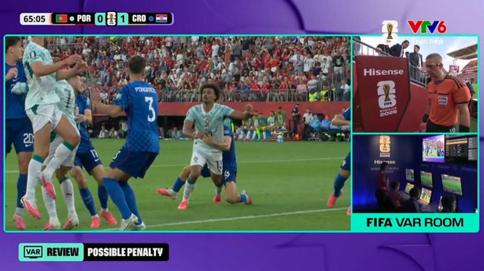 A VTV6 broadcast of a FIFA VAR review for a possible penalty during a soccer match between Portugal (POR) and Croatia (CRO), with Portugal leading 1-0 at 65:05.
