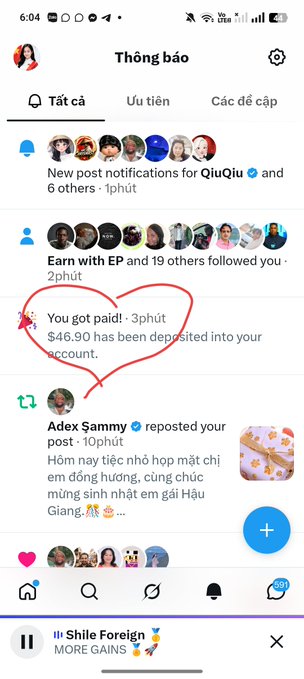 A Vietnamese Instagram notifications screenshot showing 'You got paid! · 3phút $46.90 has been deposited into your account' circled in red, along with other notifications from QiuQiu, Earn with EP, and Adex Sammy.