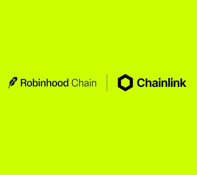 A green graphic displaying the logos for 'Robinhood Chain' and 'Chainlink' separated by a vertical line.