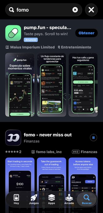 An App Store search results page in Spanish showing the 'pump.fun' app listing and the 'fomo - never miss out' finance app, with various app screenshots and 'Obtener' (Get) buttons.