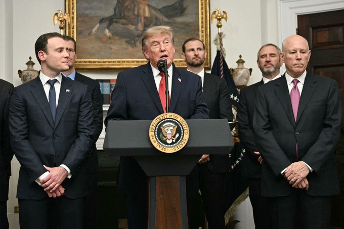 President Trump speaks at a podium with the Seal of the President of the United States, while Ripple's CEO, Brad Garlinghouse, stands to his left, underscoring the post's message about the evolving cryptocurrency landscape.