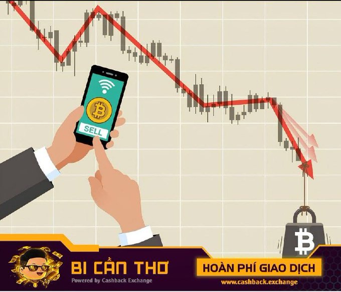 An advertisement shows a hand holding a phone displaying a Bitcoin 'SELL' button against a falling price chart, with the tagline 'BỊ CẮN THỞ' and 'HOÀN PHÍ GIAO DỊCH' by Cashback Exchange.