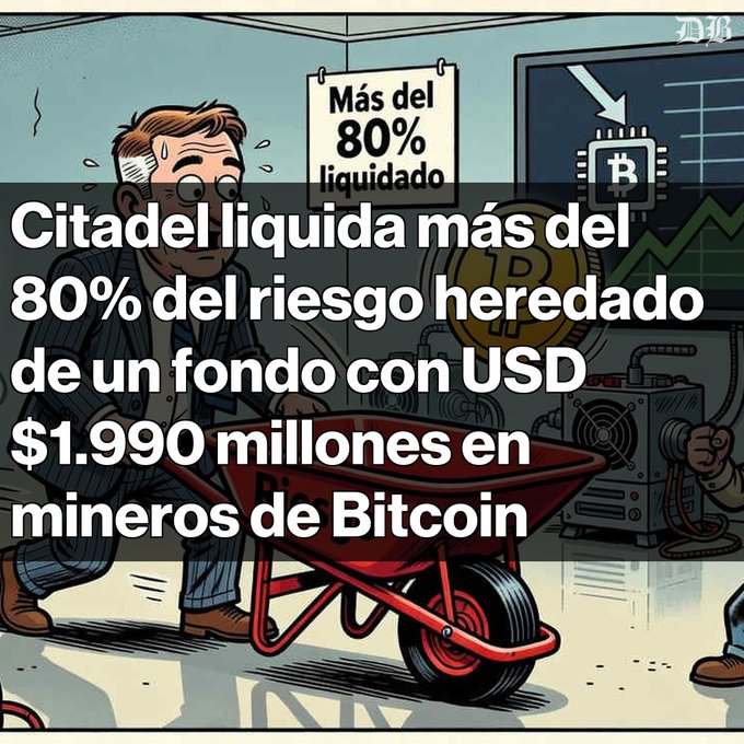 A cartoon illustration of a sweating man pushing a wheelbarrow, overlaid with Spanish text stating 'Citadel liquida más del 80% del riesgo heredado de un fondo con USD $1.990 millones en mineros de Bitcoin', with a sign reading 'Más del 80% liquidado' and a Bitcoin logo on a screen.