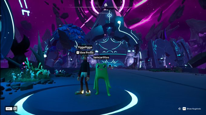 A video game screenshot showing player 'figgefigge' standing next to a large green frog-like creature in a dark, futuristic environment with a portal labeled 'Horistatof' and the show 'Show Keylands' noted in the corner.