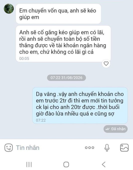 Vietnamese-language chat conversation where one party promises to transfer profits and asks for a 20 million VND advance transfer, sounding skeptical of being scammed.