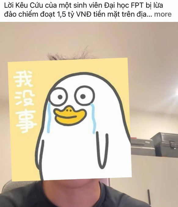 A person with their face covered by a crying duck illustration, with Vietnamese text at the top reporting on an FPT University student losing 1.5 billion VND to a scam.