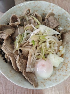 The image shows a bowl of food, possibly a soup or stew with meat, egg yolk, and green onions. The dish appears to be well-cooked and visually appealing. The post about healing foods suggests that consuming certain ingredients can have health benefits, such as improving digestion or boosting the immune system. However, it is important to note that not all claims made in posts are scientifically proven, so one should always verify information from reliable sources before incorporating new dietary habits into their routine.

The image does not contain any text, but there is a bottle visible on the left side of the frame.