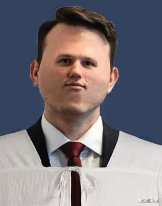 A young man in academic regalia (a white gown with a red tie) stands against a blue background, with a "kwejk.pl" watermark in the corner—the image accompanies a post about Sławomir Mentzen's unreported Bitcoin holdings worth over 13 million zlotys.