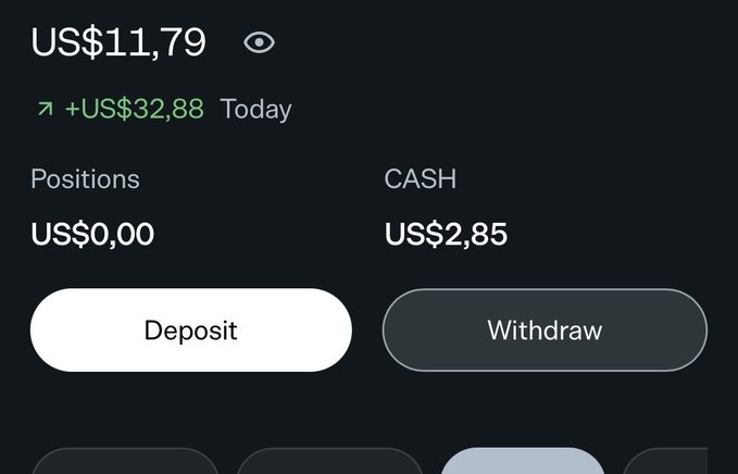 A dark-themed mobile app interface shows an account balance of 'US$11,79', a daily gain of '+US$32,88', with 'Deposit' and 'Withdraw' buttons and a cash balance of 'US$2,85'.