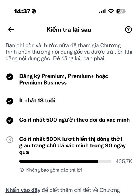 A Vietnamese-language mobile app screen titled 'Kiểm tra lại sau' (Check again later) showing eligibility requirements for a creator reward program, with the '500K views on verified page in the last 90 days' requirement unchecked and a progress bar at 435.7K.