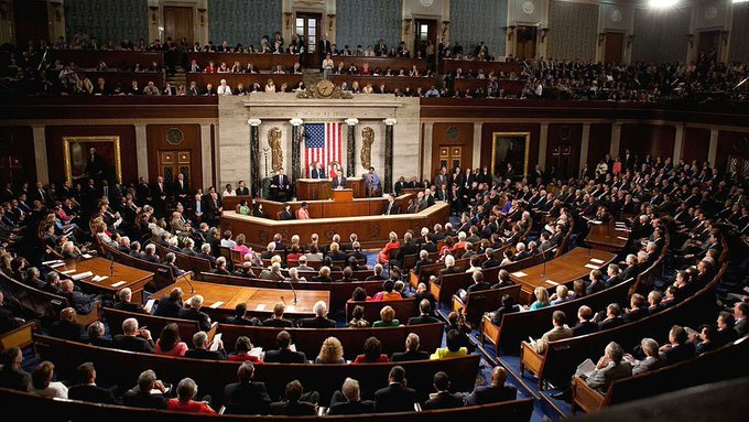 Members of Congress fill the chamber of the U.S. House of Representatives during a joint session, where a figure stands at the central podium beneath the American flag. The image pairs with news of a Securities and Exchange Commission (SEC) proposal to allow investment funds to hold crypto assets and expand crypto-related product offerings, highlighting the legislative context surrounding digital asset regulation.