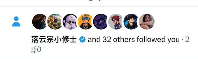 A Twitter notification shows that "落云宗小修士" (a verified account) along with 32 others followed the user, with "2 giờ" (2 hours) timestamp, matching the post celebrating welcoming 32 new followers to their "X farm" community.