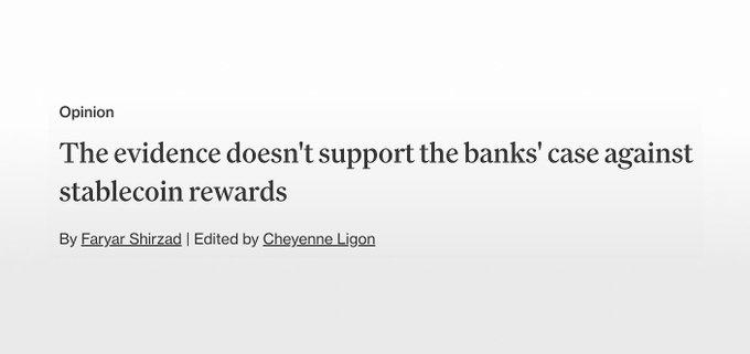 The image shows a CoinDesk opinion headline: “The evidence doesn’t support the banks’ case against stablecoin rewards,” written by Eryar Shirzad and edited by Cheyenne Ligon. It reflects the post’s argument that, despite concerns from community banks about stablecoin rewards, no evidence supports claims against them.