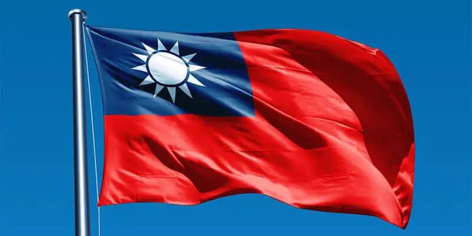The flag of Taiwan waves against a clear blue sky, visually linking to the breaking news about the nation’s potential Bitcoin reserve.