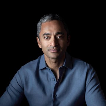 A man with short graying hair wearing a blue button-up shirt poses for a professional headshot against a black background. The accompanying post features Chamath Palihapitiya, the billionaire venture capitalist and Social Capital founder known for his outspoken views on cryptocurrency and Bitcoin.