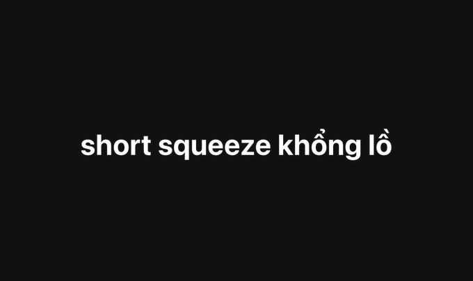 White text on a black background reading 'short squeeze khổng lồ' (Vietnamese for 'giant short squeeze').