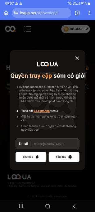 A mobile screenshot of loqua.net/download showing a Vietnamese popup for 'LOOQUA' inviting early access to the Beta with an email signup and Apple/Android download buttons.