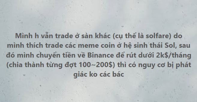A Vietnamese text post explaining a trader's strategy of trading meme coins on Solflare before transferring funds to Binance for withdrawals under 2k$/month in batches of 100-200$, citing anti-money laundering concerns.