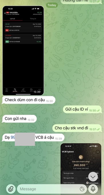 A WhatsApp conversation in Vietnamese between two parties discussing sending an ID, VCB bank account information, and a transaction showing 260,000 from VCB Digibank.