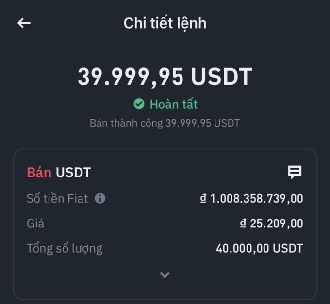 A screenshot of a cryptocurrency order confirmation in Vietnamese shows a successful sale of "39.999,95 USDT" for "đ 1.008.358.739,00" at a price of "đ 25.209,00".