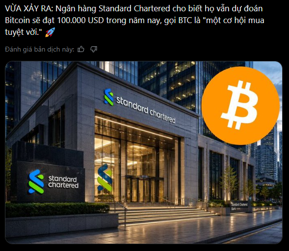 A Vietnamese news article from VUA XAY RA about Standard Chartered bank predicting Bitcoin will reach $100,000 this year, with an image of the bank's headquarters and a Bitcoin logo.