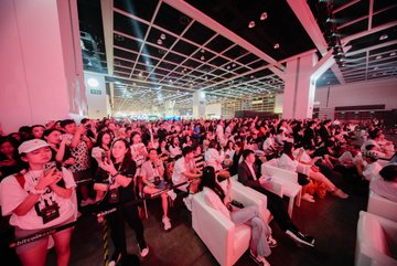 The image shows a large crowd of people sitting down, possibly attending an event or gathering. They are all facing towards the same direction, indicating that they might be watching something happening in front of them. The atmosphere appears to be lively and engaging as everyone seems to be focused on what is going on. The post about Bitcoin Asia suggests that this could be a social event related to cryptocurrency or blockchain technology, which has attracted many people who are interested in these topics.

The image also contains some text elements such as the words "tell us about your favorite moment at #Bitcoin Asia" and "focus on what is in the image". These elements might provide additional context for the gathering or event taking place, but they do not seem to be directly related to the crowd of people sitting down.

Overall, the image captures a moment where a large group of people has come together to watch something interesting happening in front of them, possibly at an event related to Bitcoin Asia.
