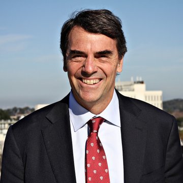 The image features a man wearing a suit, tie, and smiling at the camera. The caption below the photo reads "Billionaire Tim Draper dismisses the quantum risk for Bitcoin: "Bitcoin is more secure than the dollars sitting in your bank account". This statement seems to be related to the post about Bitcoin being more secure than traditional currency.

The man's attire suggests that he might have a professional background, possibly as an investment banker or financial analyst. The image also includes a cityscape with buildings and trees, which could indicate that the photo was taken in an urban setting.