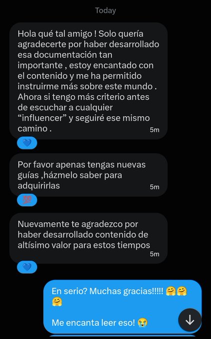 A chat interface displays Spanish text messages from a user expressing gratitude for valuable content, with a blue reply reading 'En serio? Muchas gracias!!!! Me encanta leer eso!'.