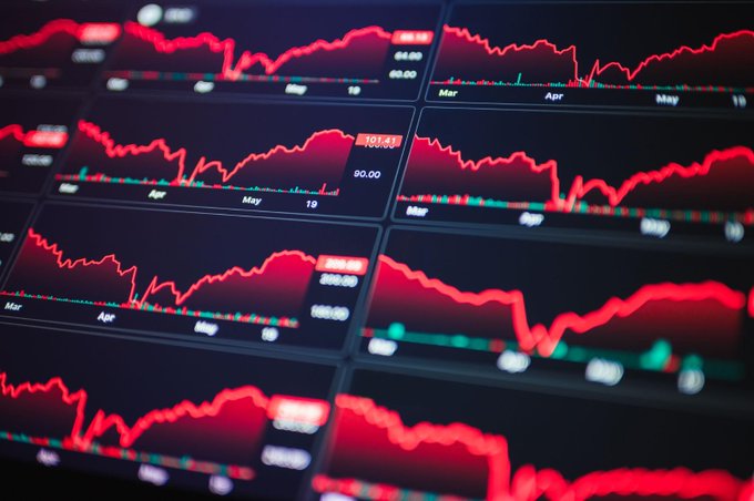 The image shows a close-up view of a stock monitor displaying the Bitcoin and other cryptocurrencies under pressure. The Bitcoin price has dropped, causing major asset values in the crypto market to extend losses for four days. Some of the key tokens like Ethereum, Sol, Ripple, XRP, and DeFi-related assets also fell during this period. This downward trend indicates that the broader crypto market is experiencing a significant decline.