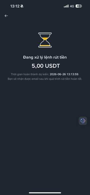 A mobile screenshot in Vietnamese displays "Đang xử lý lệnh rút tiền" (Processing withdrawal) for 5.00 USDT, with an expected completion time of 2026-06-26 13:13:59, illustrating the withdrawal transaction promised to the giveaway winners @siskadevooy and @thanhhai_0411.
